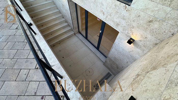 Lokal 100 m² në Qendër