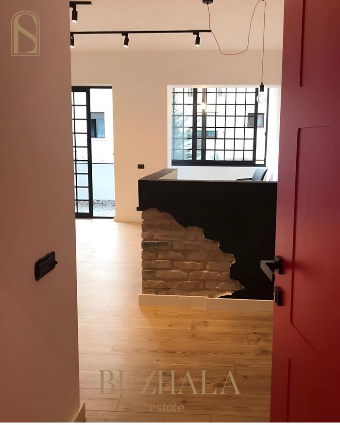 Hapësirë 110 m² me qira