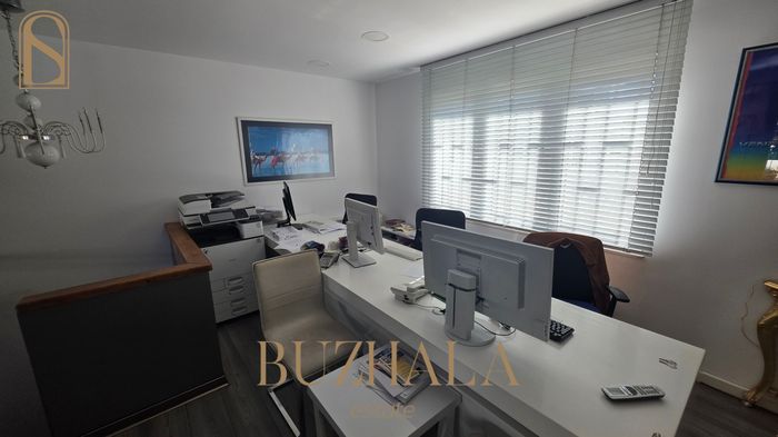 Lokal 95m² në Qendër