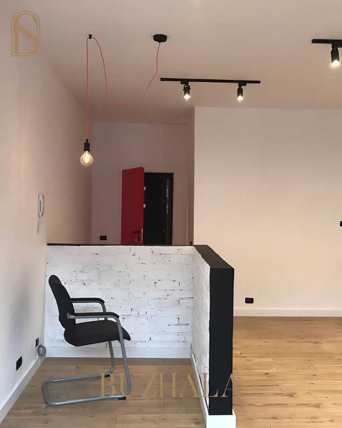 Hapësirë 110 m² me qira