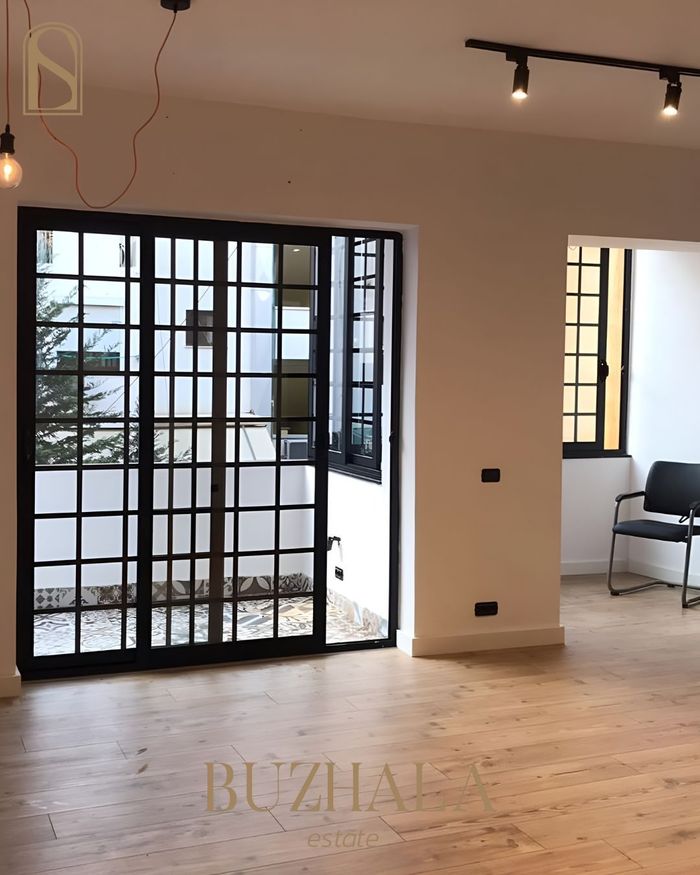 Hapësirë 110 m² me qira