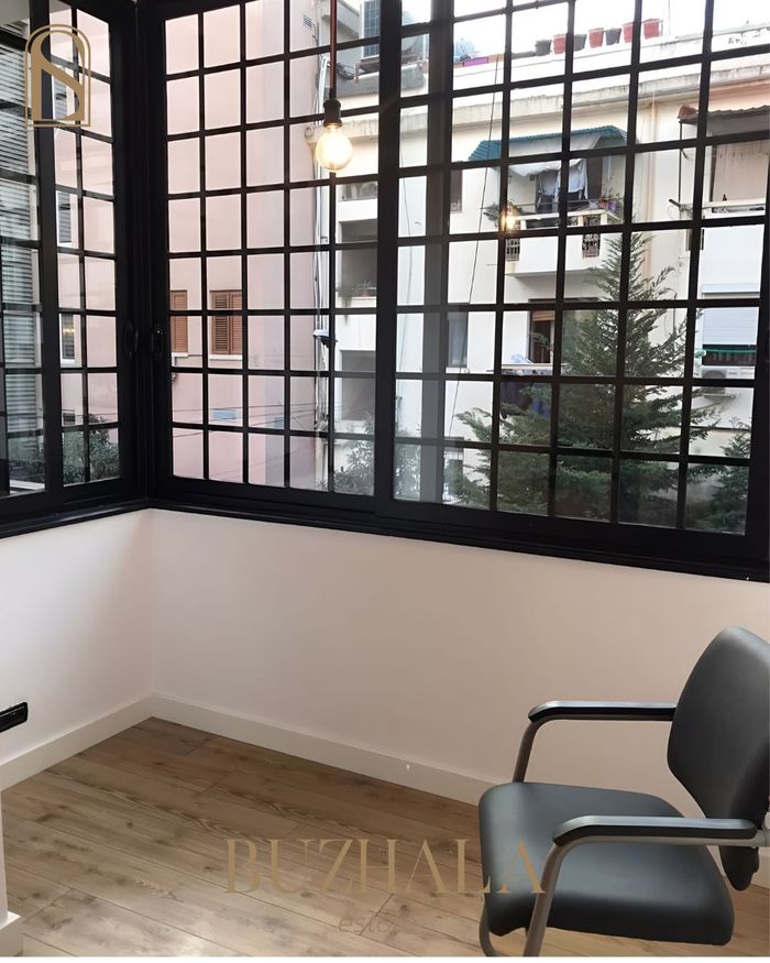 Hapësirë 110 m² me qira